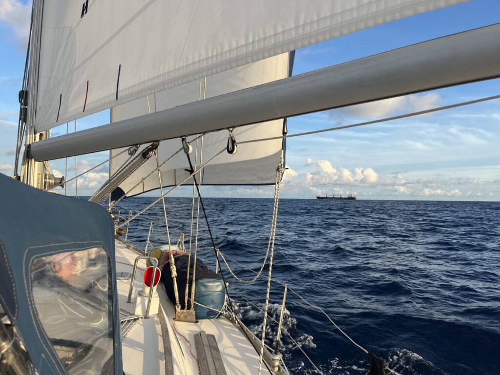 Kolejna mijanka ze statkiem.